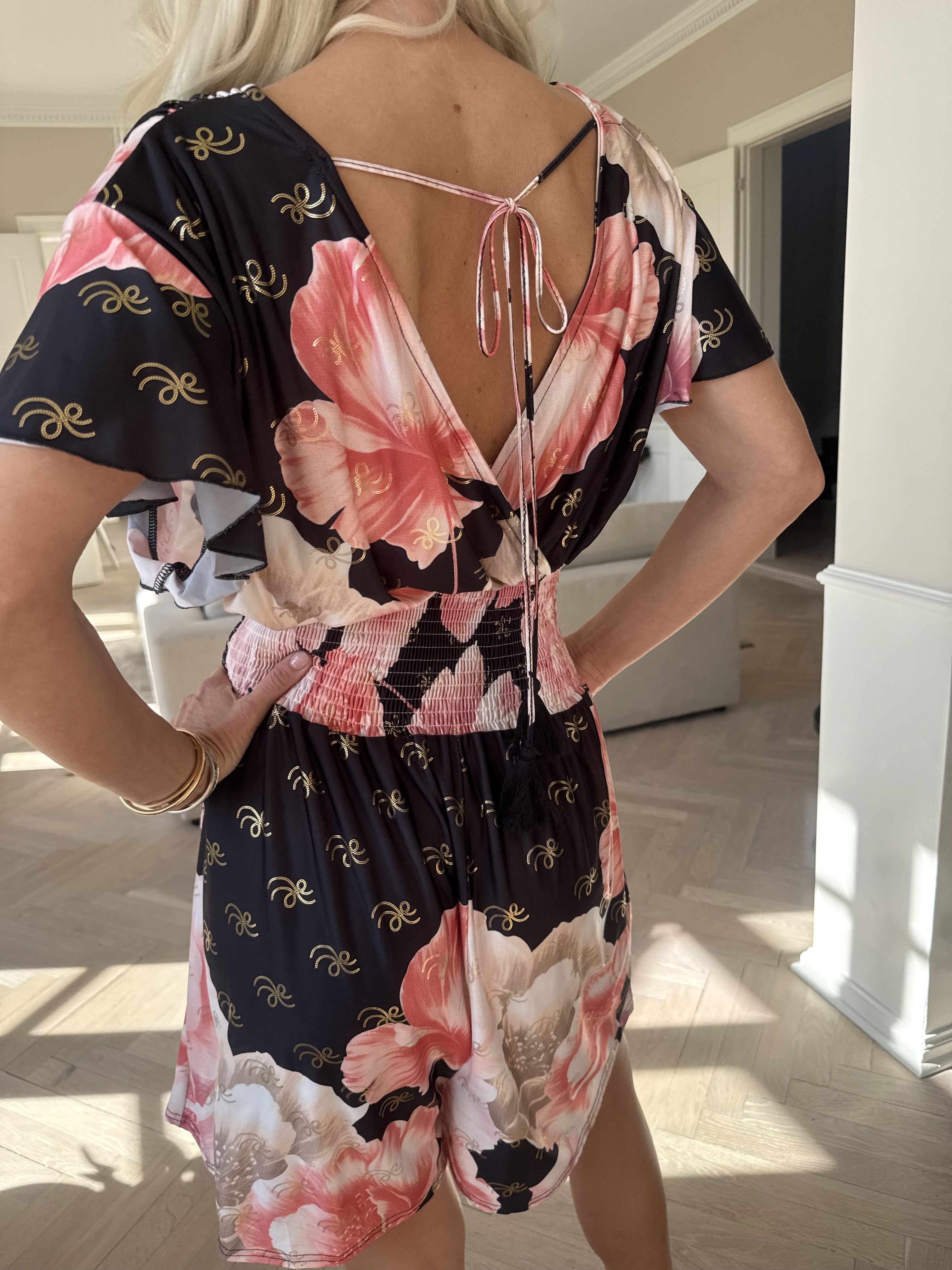 Pams Peony Playsuit - Elastisk buksedragt med blomstermotiv